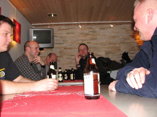 Saunalla p&auml;iv&auml;n anti purettiin pienempiin osiin nielemisen helpottamiseksi.